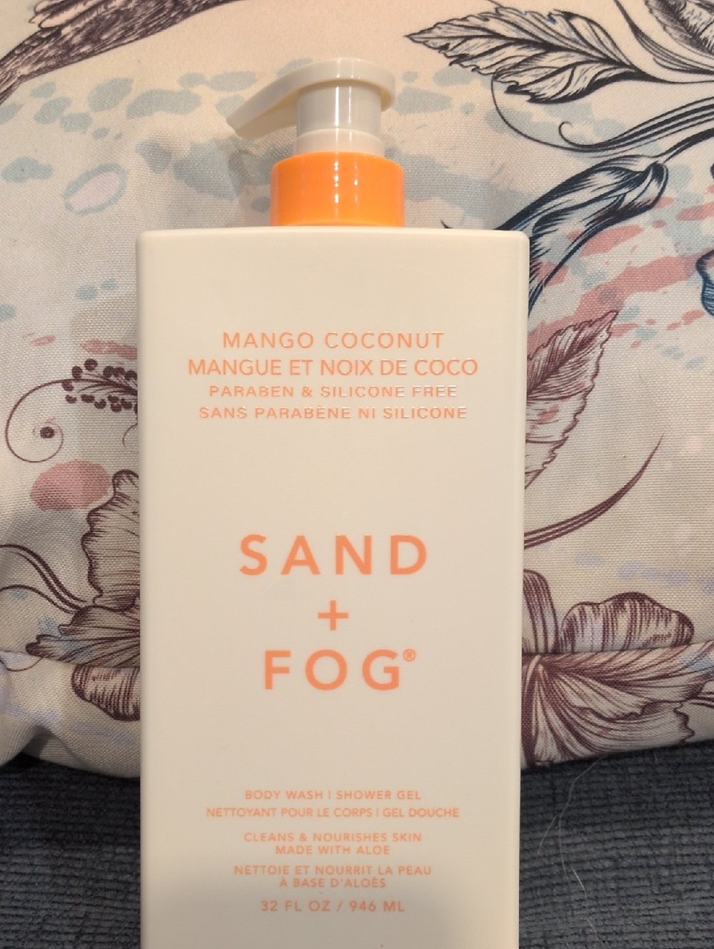 Sand + Fog Mango Coconut Body Wash — White & Orange